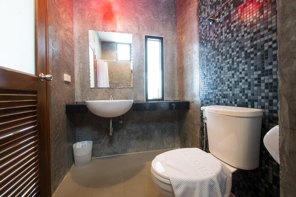 Ocean12 Chic Hotel Phuket Ngoại thất bức ảnh